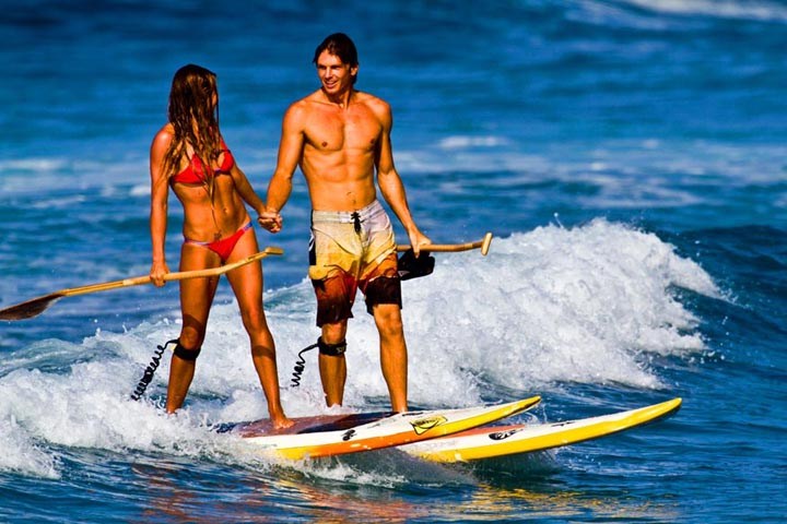 Love’s in the air! Quais são os casais mais fofos e quentes do surfe?!