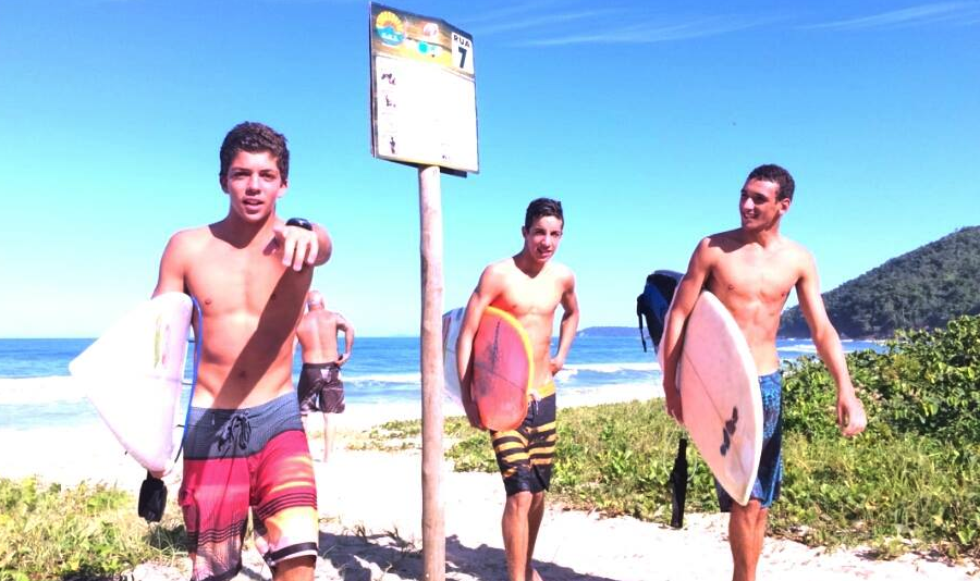 Ita7: o grupo que vive para surfar e surfa para viver!
