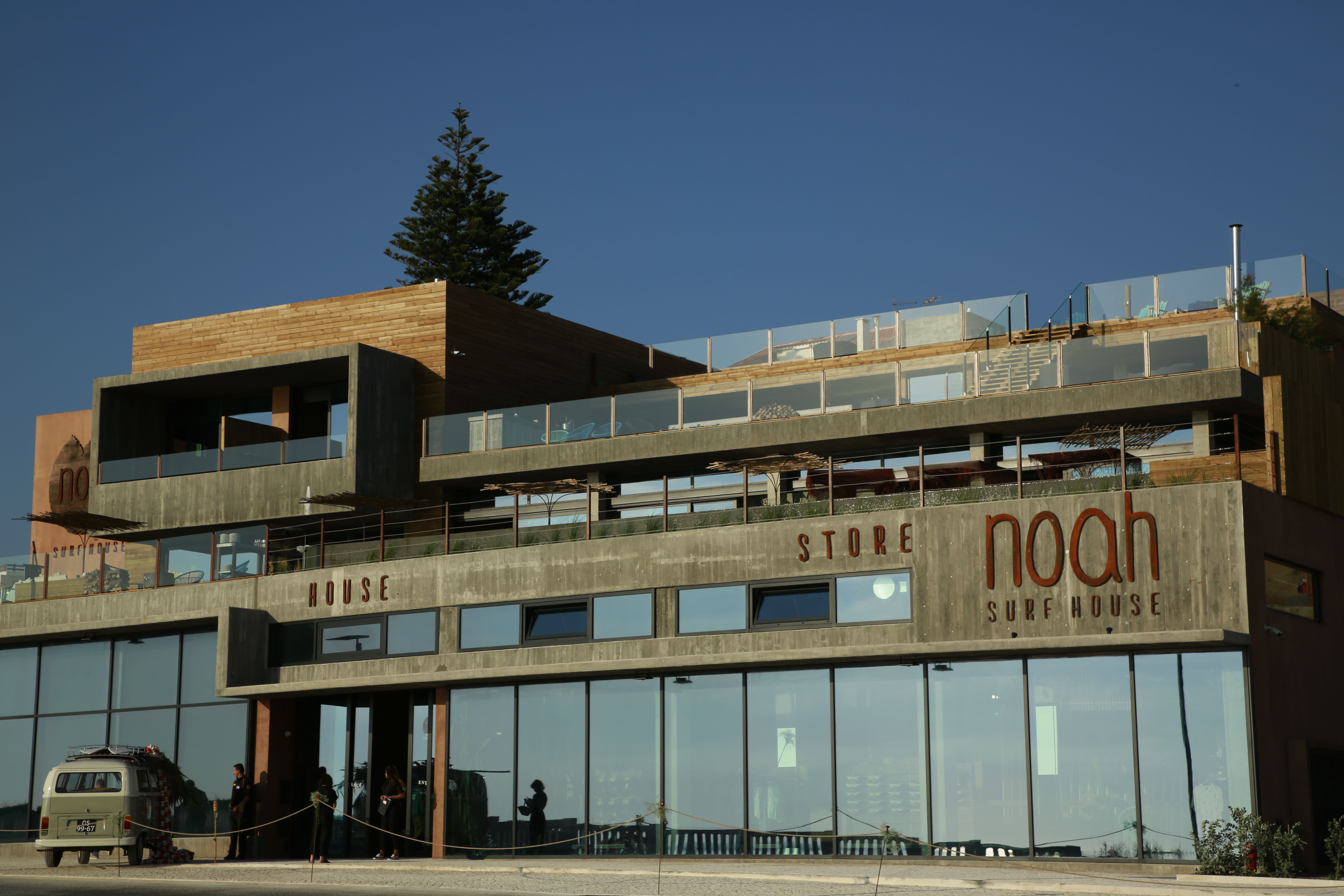 Inspirado no surfe, hotel Noah Surf House abre as portas em Portugal