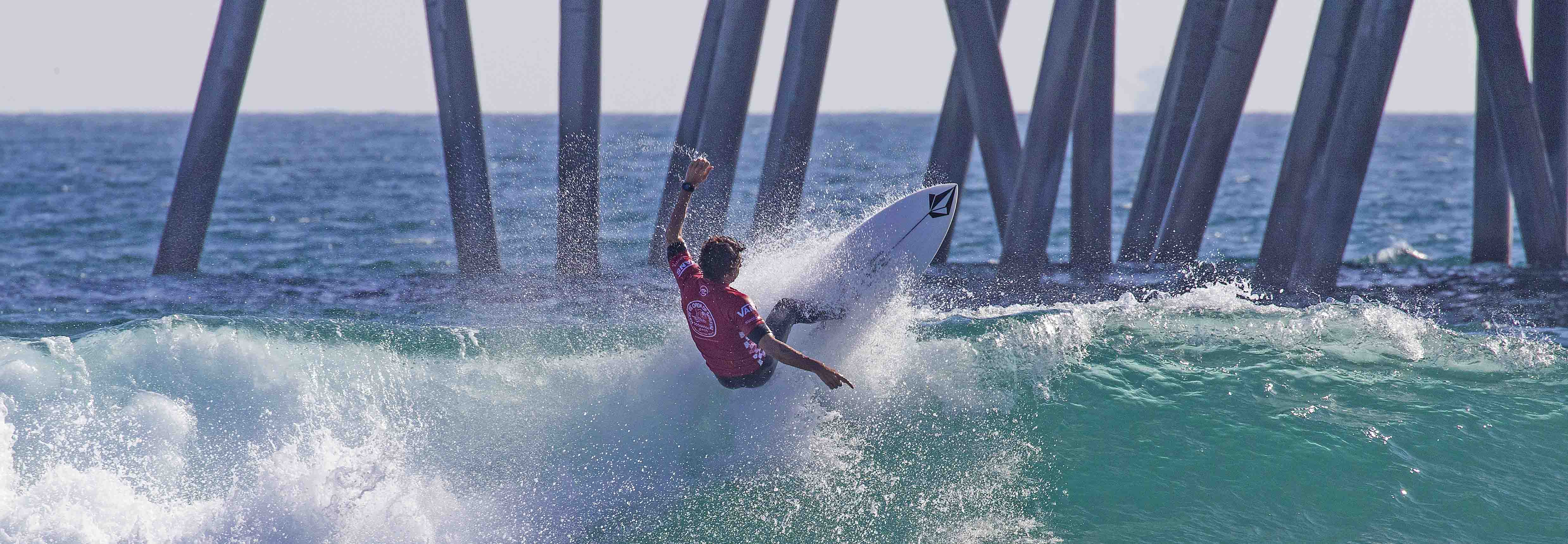 Brasileiro Yago Dora vence mundial de surfe na Califórnia