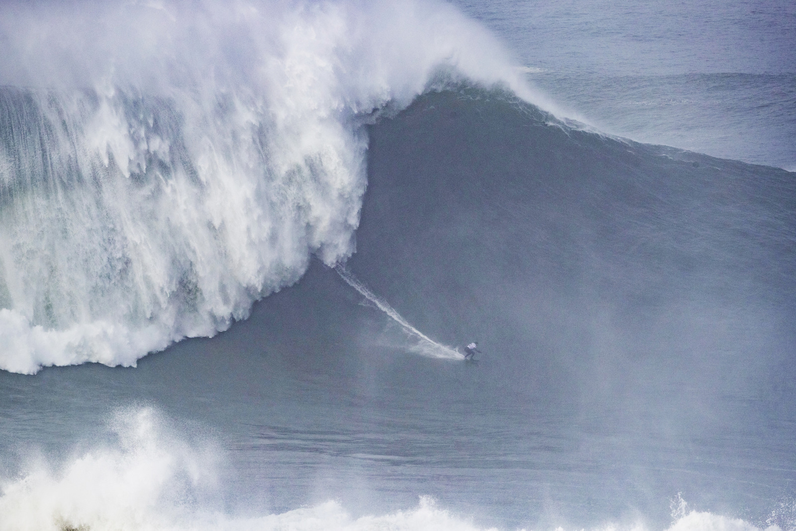 Maya Gabeira quebra próprio recorde mundial de maior onda surfada: 22,4 metros