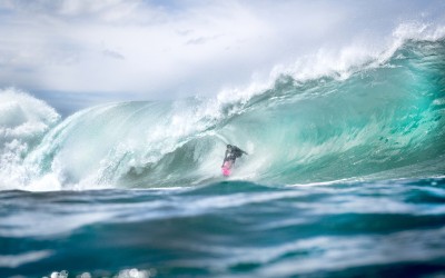 Michaela Fregonese, dona da maior onda surfada no Brasil por uma mulher