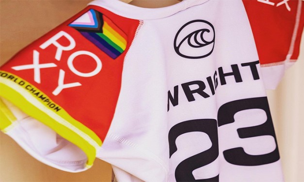‘Surfar é para todos’, Tyler Wright faz história ao competir com bandeira do Orgulho LGBTQ+