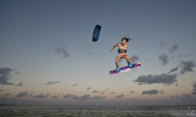 ‘Nenhuma mulher acreditava que era possível’. Brasileira tricampeã mundial de kitesurf revive momento decisivo em websérie