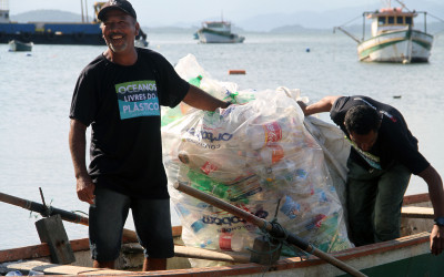 ‘Plastic Bank’ coleta 1 bilhão de garrafas plásticas que poderiam terminar nos oceanos