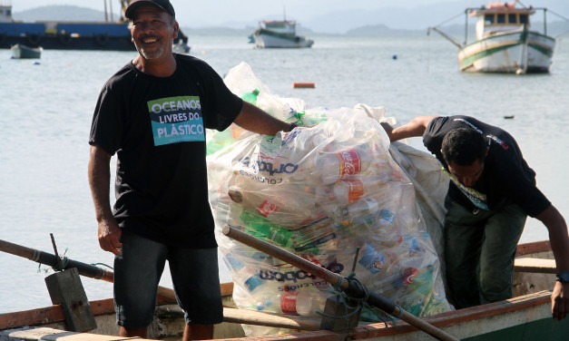 ‘Plastic Bank’ coleta 1 bilhão de garrafas plásticas que poderiam terminar nos oceanos