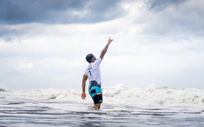 O primeiro ouro do surfe olímpico veio do mar