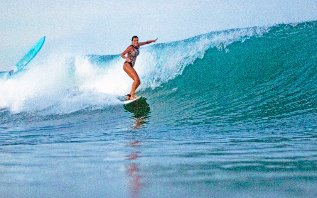 A culpa materna de uma mãe surfista