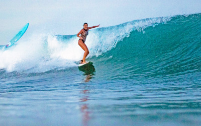 A culpa materna de uma mãe surfista