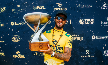 Líder do ranking, surfista Filipe Toledo é homenageado no WSL Awards