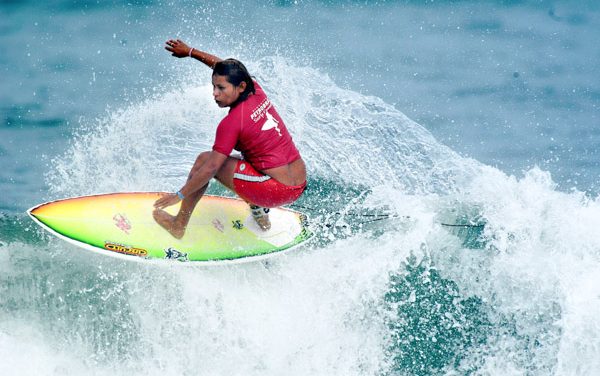 10 mulheres surfistas inspiradoras e revolucionárias