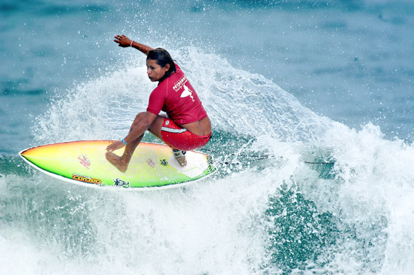 10 mulheres surfistas inspiradoras e revolucionárias