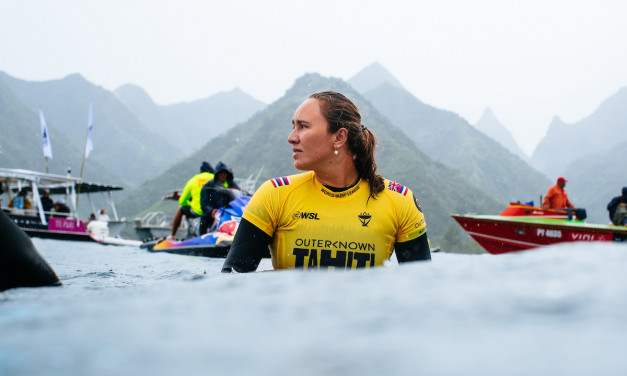 Tahiti Pro 2023: evento começa com mulheres em mar fraco