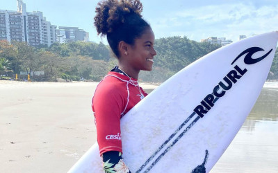 Rip Curl anuncia patrocínio à primeira surfista negra da equipe no Brasil 