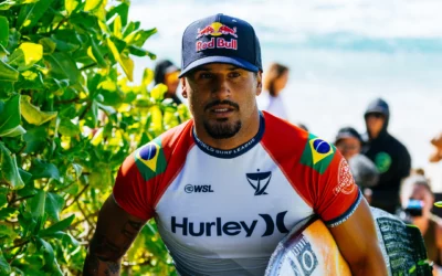 Italo Ferreira avança para as quartas do Hurley Pro Sunset Beach