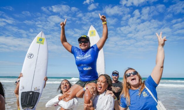 Juliana dos Santos e Wesley Leite vencem etapa do brasileiro de surf em Vila Velha