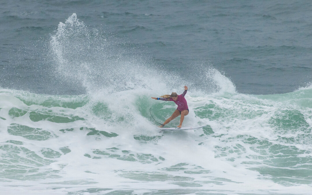 Laura Raupp e Sunny Pires vencem etapa do Circuito Banco do Brasil de Surf em São Sebastião