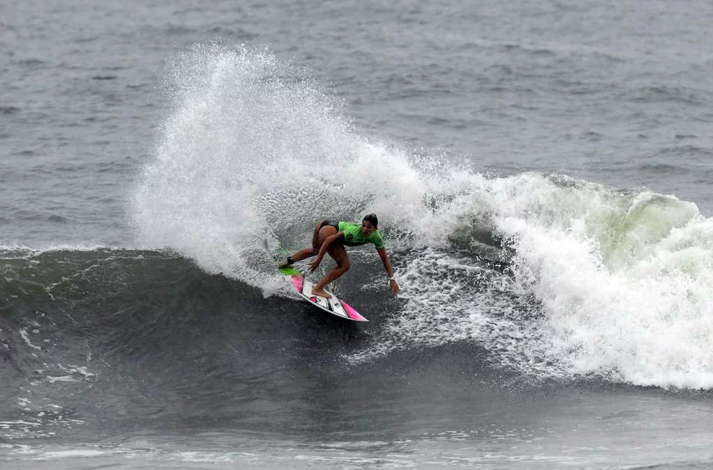 Larissa dos Santos vira e conquista título no São Chico Pro