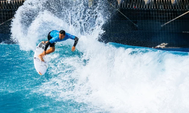 Italo Ferreira está na semifinal do Surf Abu Dhabi Pro